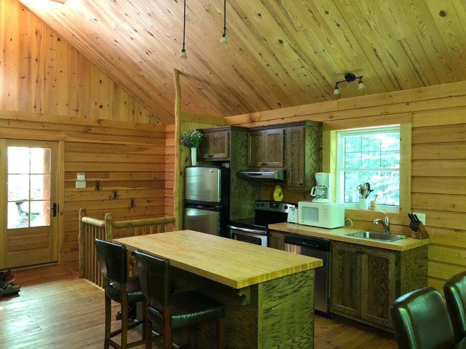 Quiet, Cozy And Comfortable Chalet Val-des-Lacs Bagian luar foto